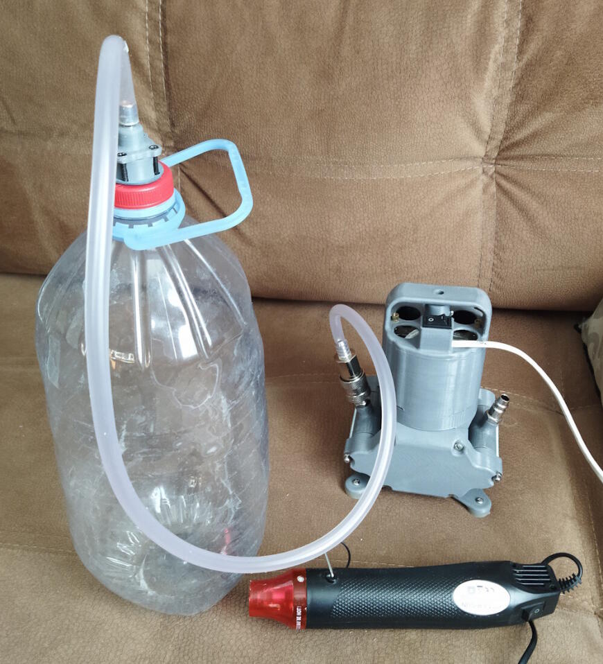 Ниппель для выпрямления бутылок перед разделкой.