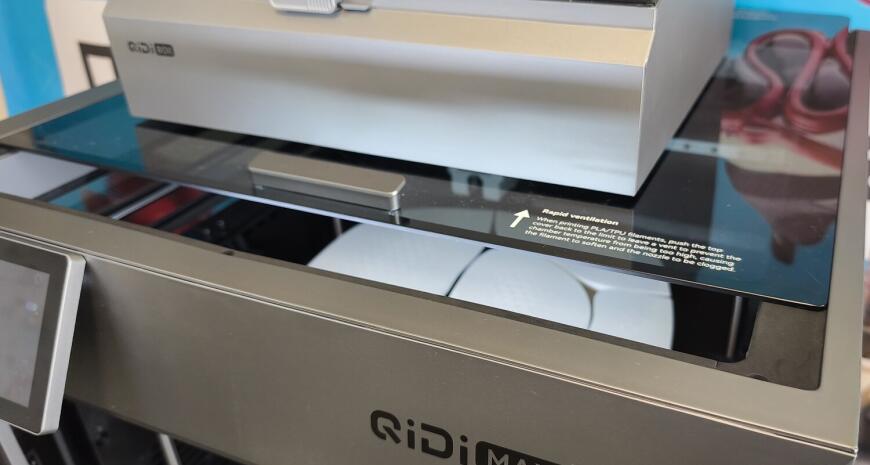 Обзор 3D-принтера QIDI MAX4 Combo: когда размер имеет значение!