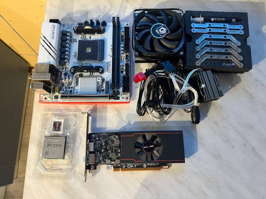 Mini ITX корпус для компьютера с Low proffile видеокартой и внешним питанием.