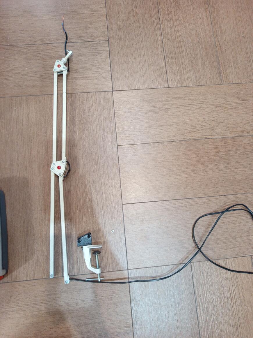 Лампа-крепеж для светодиодного прожектора