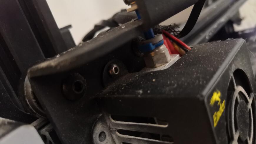 Ender 3 pro. Скручивает пластик в трубке Ender 3 pro. Скручивает пластик в трубке