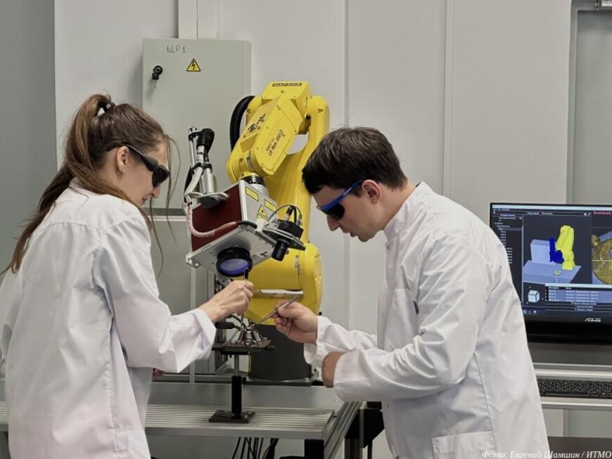 В ИТМО разработали роботизированный комплекс для обработки медицинских имплантатов