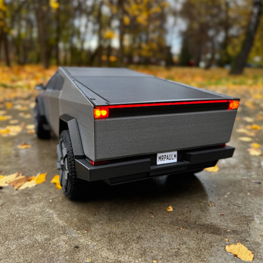 Напечатал Cybertruck на полноприводном шасси Напечатал Cybertruck на полноприводном шасси