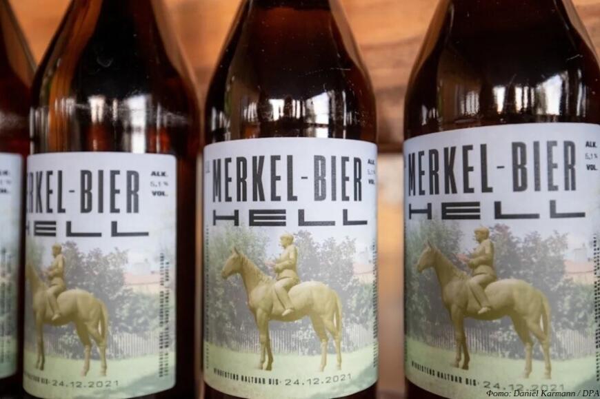 Верхом на коне и лицом на восток: в Баварии появился 3D-печатный памятник Ангеле Меркель