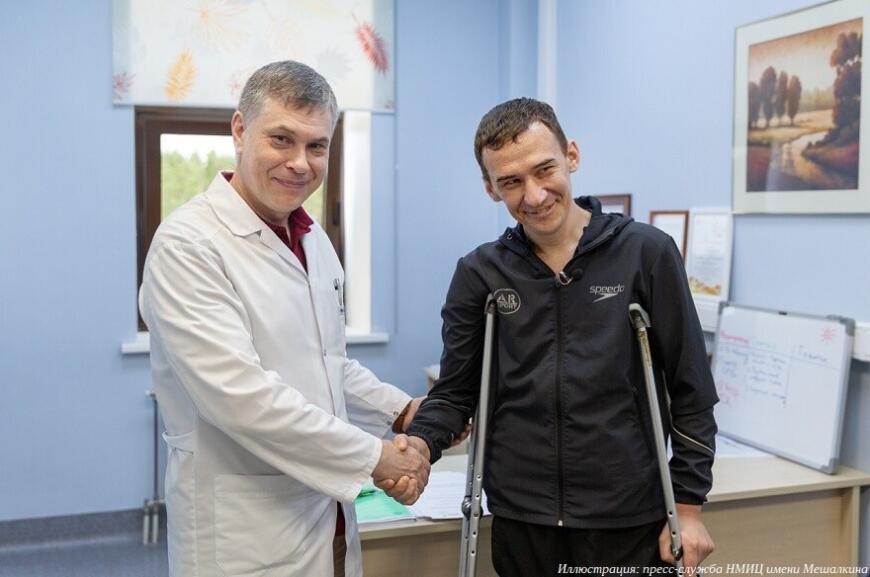 Новосибирские онкохирурги выполнили первую имплантацию полностью отечественного модульного протеза нижней конечности