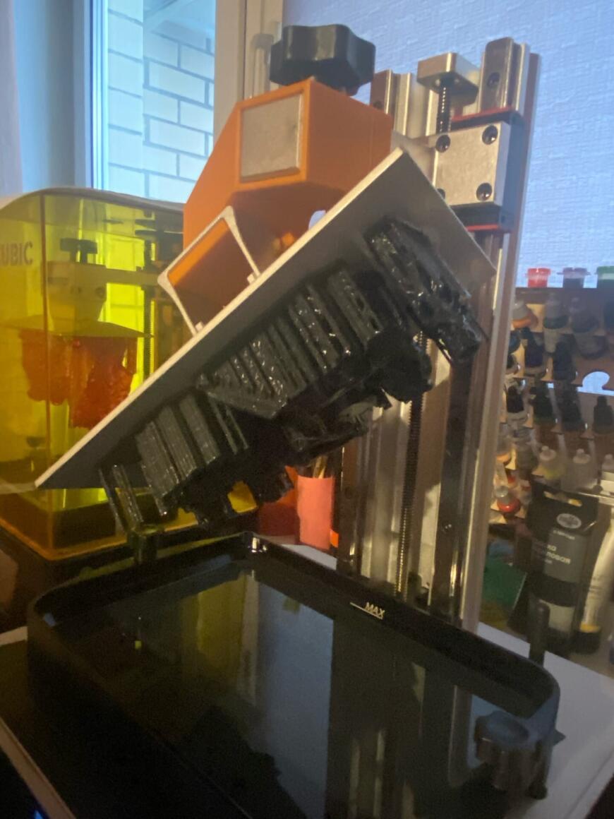 Печатается  только часть модели на  Anycubic Mono X