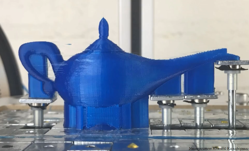В Университете Южной Калифорнии разработали 3D-принтер с динамическим столиком для 3D-печати без поддержек (почти)