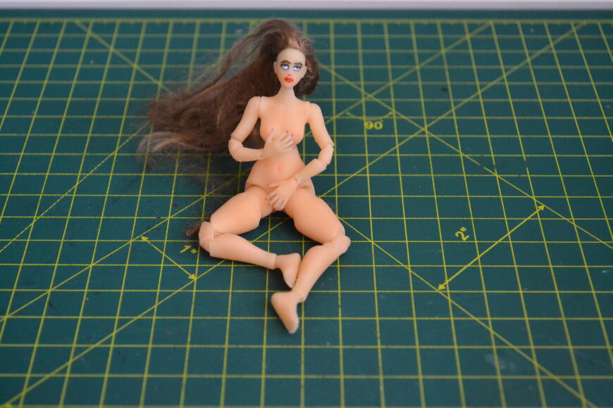 Шарнирная кукла BJD.