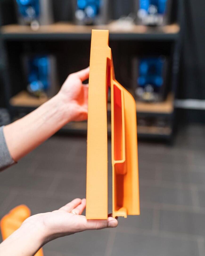 Напечатанная мастер-модель нестандартного диффузора для Mercedes-Benz.