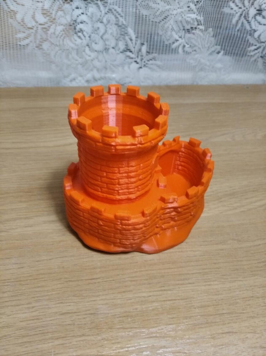 Башня под цветочки или под канцелярку.