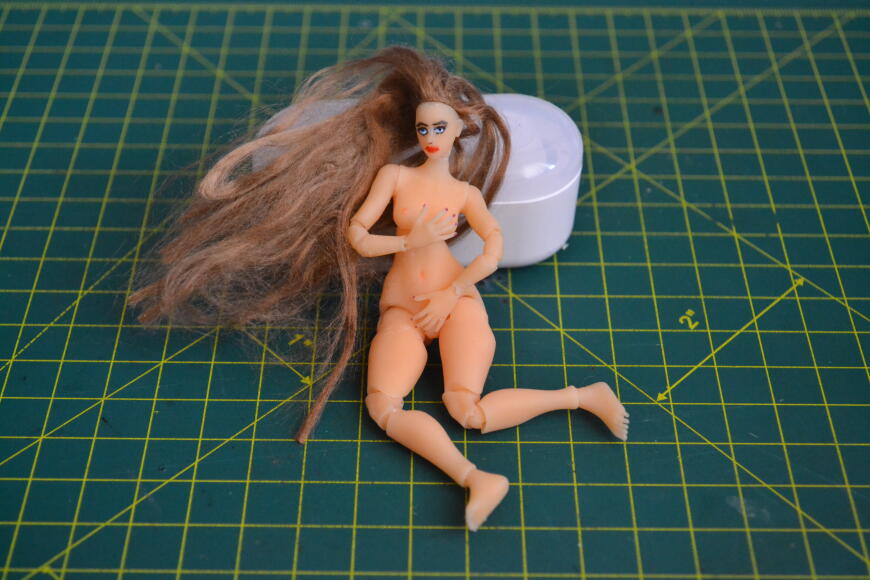 Шарнирная кукла BJD.