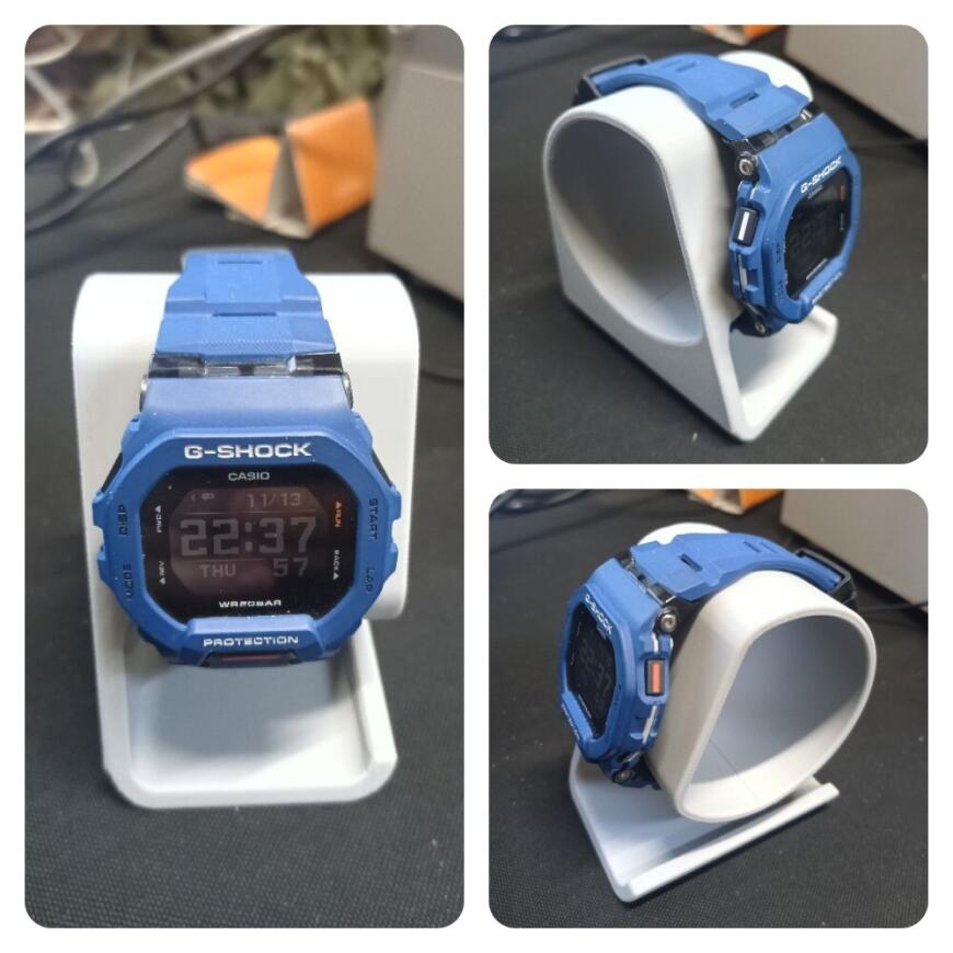 Подставка для хранения наручных часов.