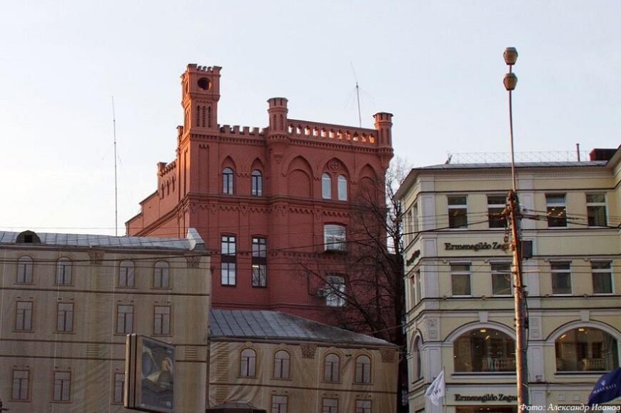 Гигиея вернулась в Москву: в столице отреставрировали фасад аптеки Феррейна