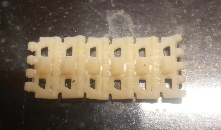 Трак для  сборной подвижной гусеницы (не требует склеивания) масштаб 1:43