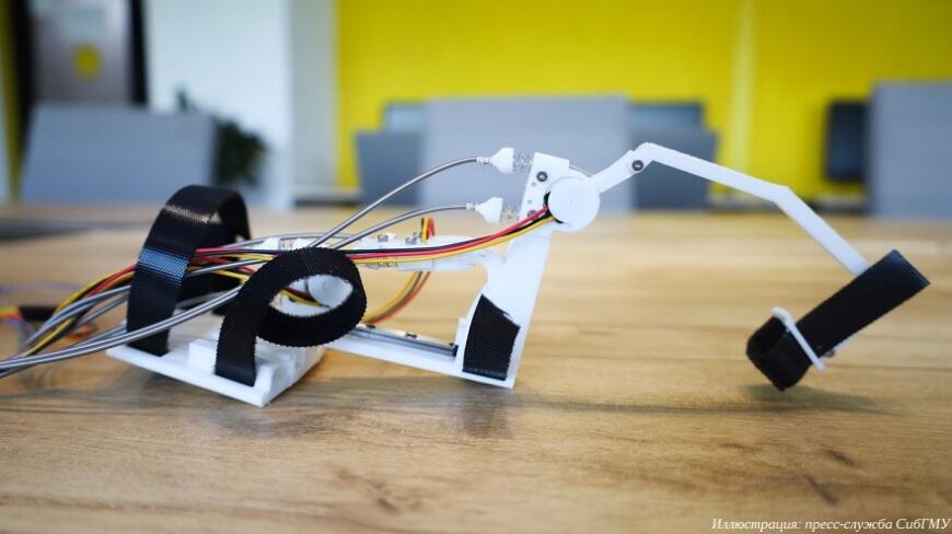 Студент СибГМУ разработал устройство для реабилитации пальцев после инсульта Студент СибГМУ разработал устройство для реабилитации пальцев после инсульта