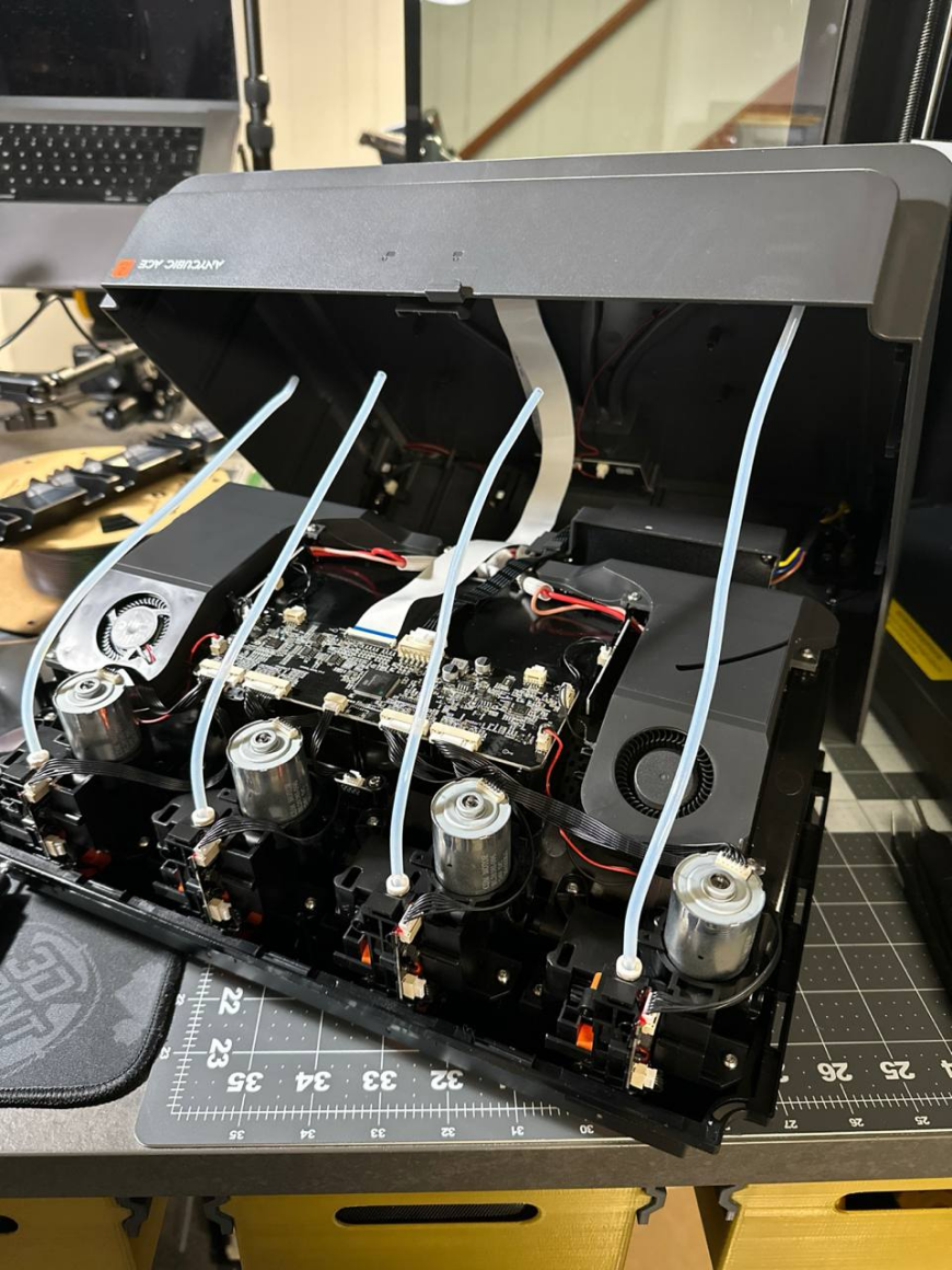 Anycubic ACE 2 Pro - внутреннее устройство второго поколения mmu-системы.