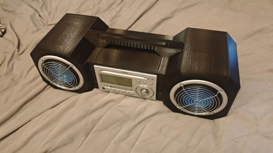 Первая версия минидискового магнитофона