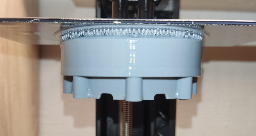 После смены пленки поддержки отрываются от детали