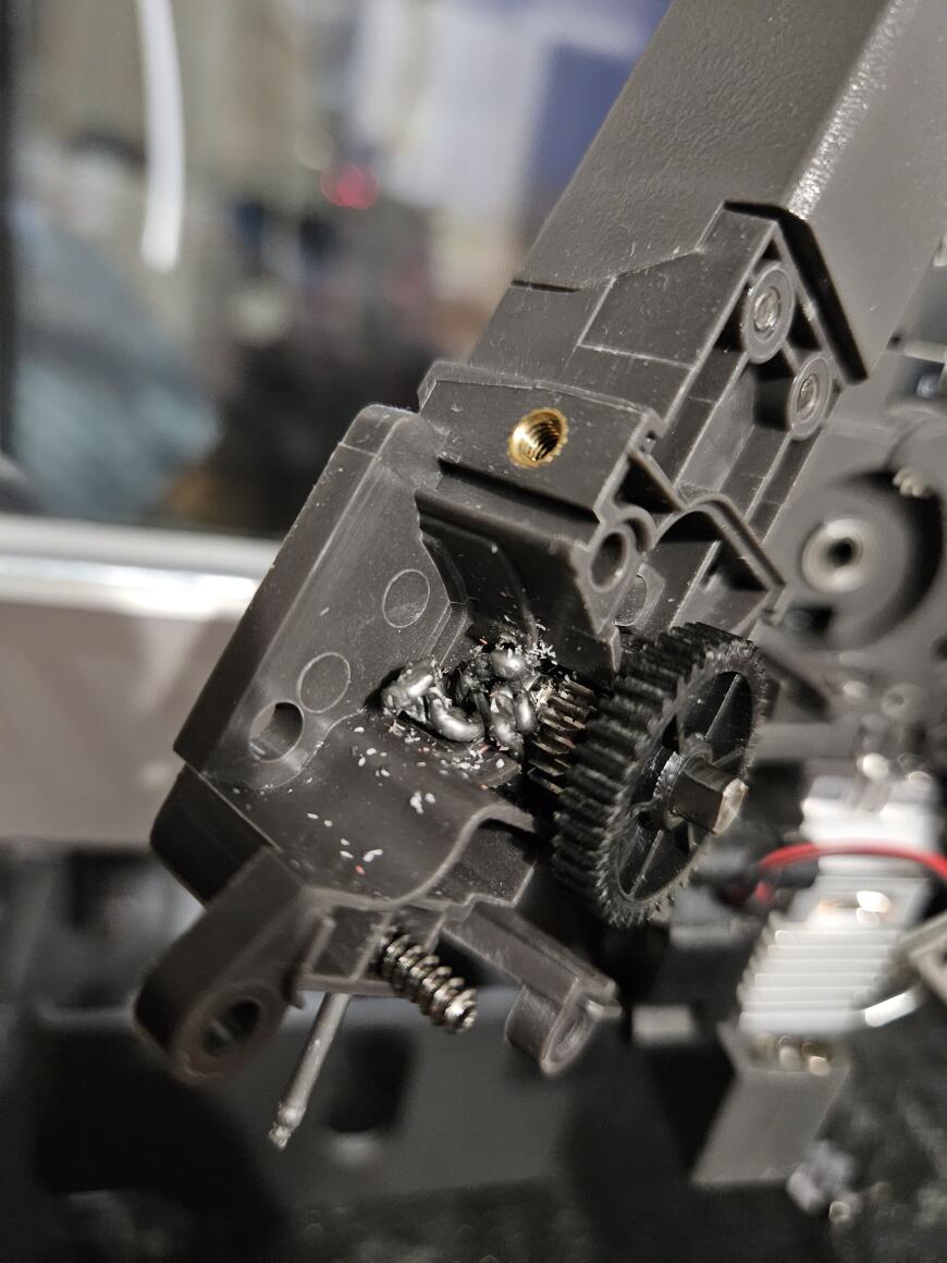 Быстрое уменьшение зазоров между корпусом и шестернями... для печати мягким филаментом. Быстрое уменьшение зазоров между корпусом и шестернями... для печати мягким филаментом.