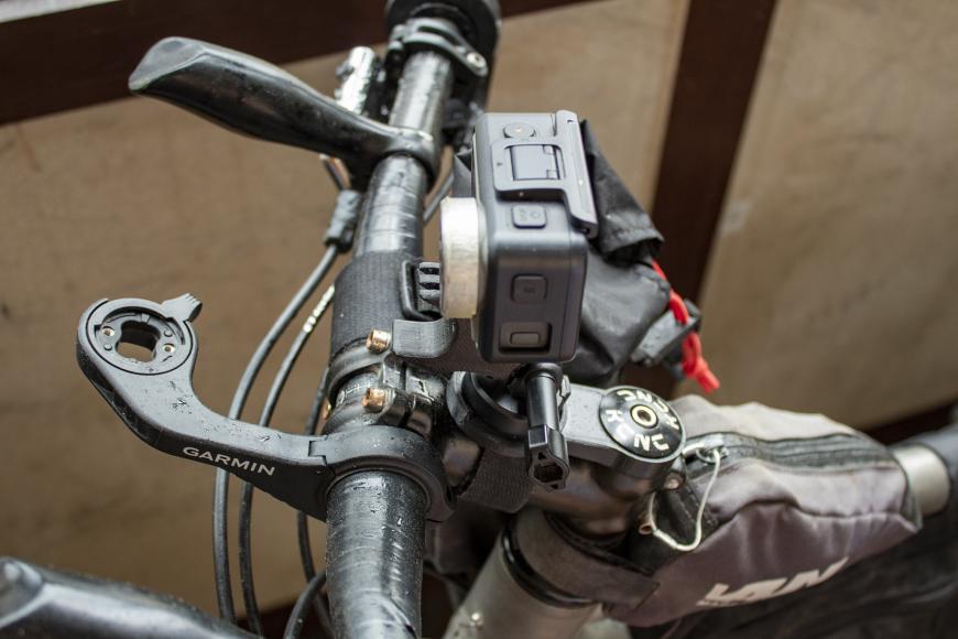 Крепление камеры на велосипеде с претензией на универсальнсоть