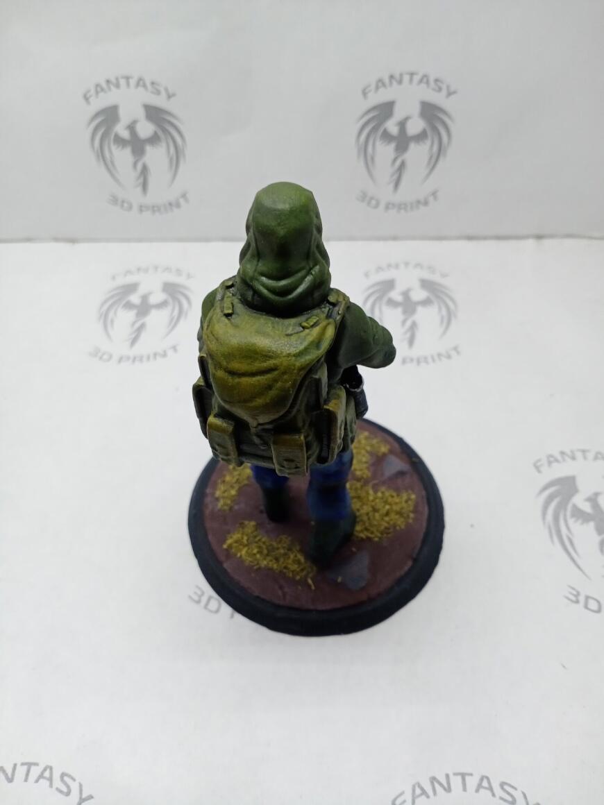 Сталкер с автоматом Сталкер с автоматом