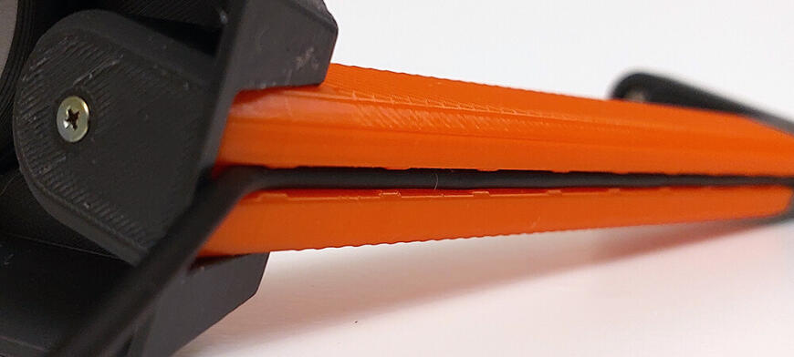 Кейс и зарядка для аккумуляторного паяльника.