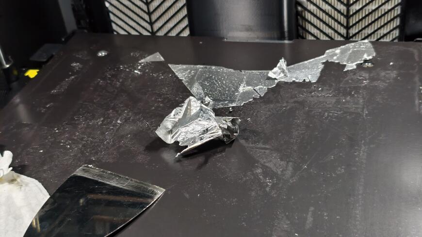 Выравнивание стола наждачной бумагой / шкуркой