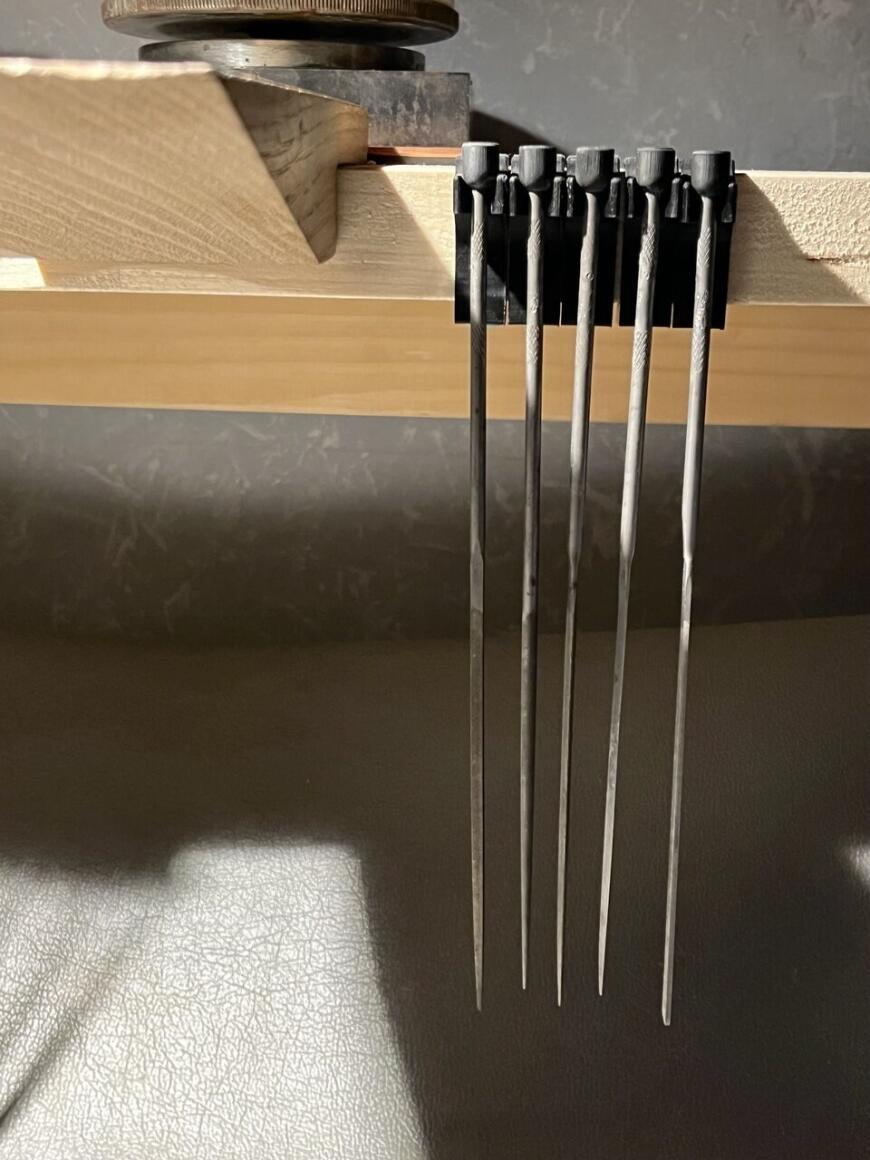 Держатель для надфилей для рабочего стола