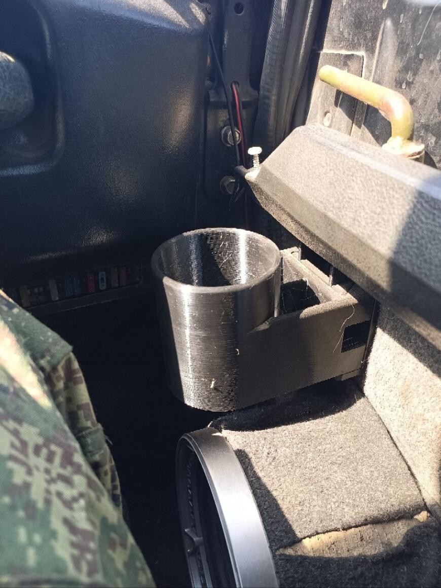 Подстаканник для древних УАЗов.