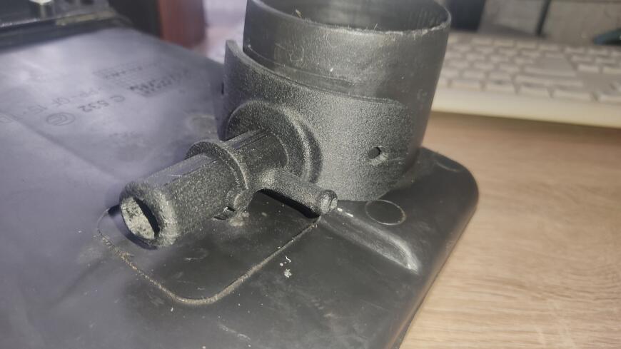 Ремент корпуса воздушного фильтра автомобиля Fiat Albea (вторая версия тройника)