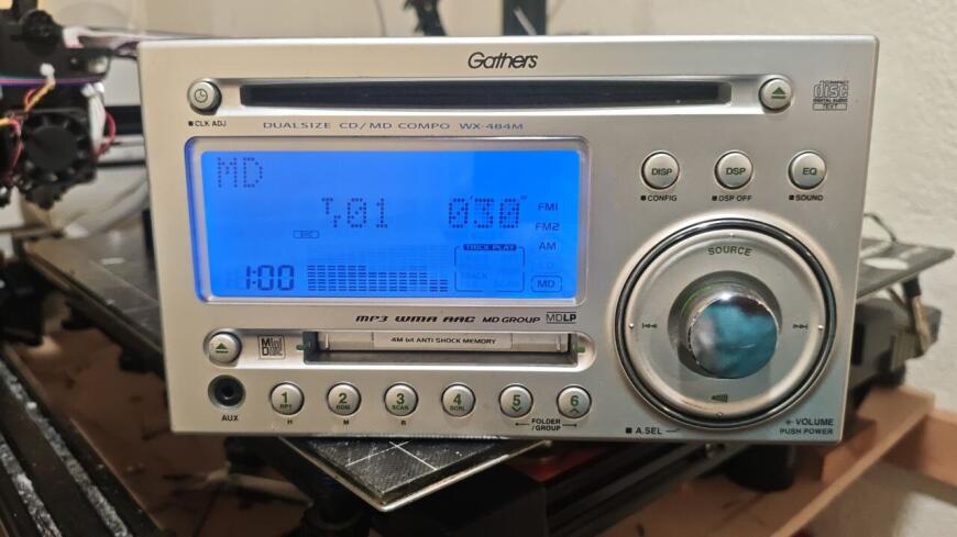 Первая версия минидискового магнитофона