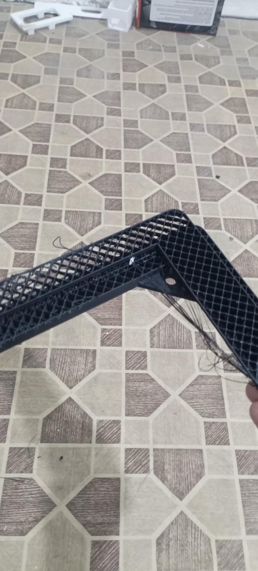 Съезжает печать в сторону на половине модели. Съезжает печать в сторону на половине модели.