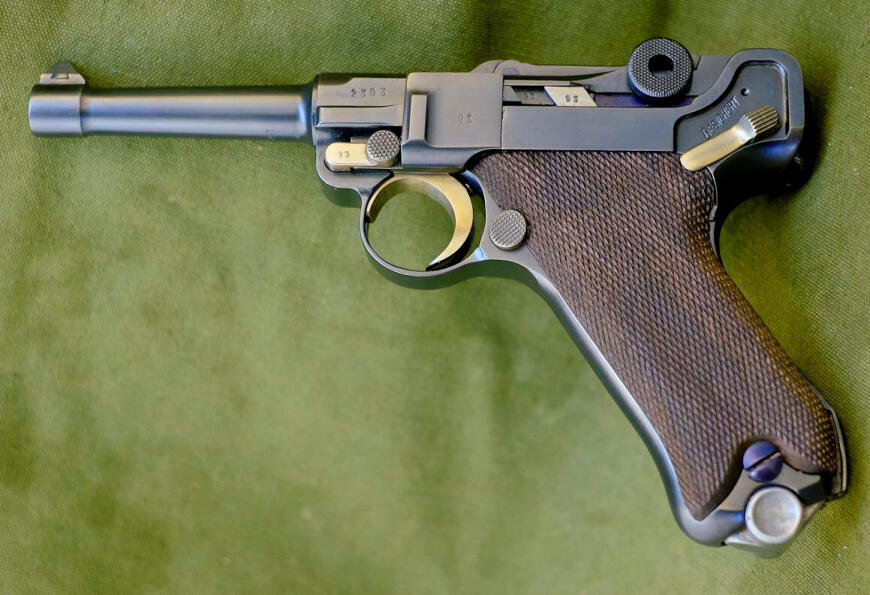 Borchardt-Luger pistol. «Настоящий» из пластика.