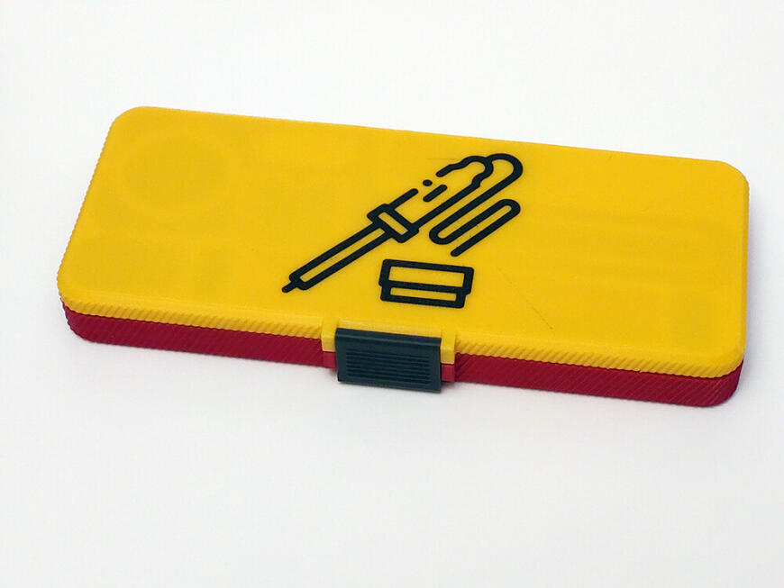 Кейс и зарядка для аккумуляторного паяльника.