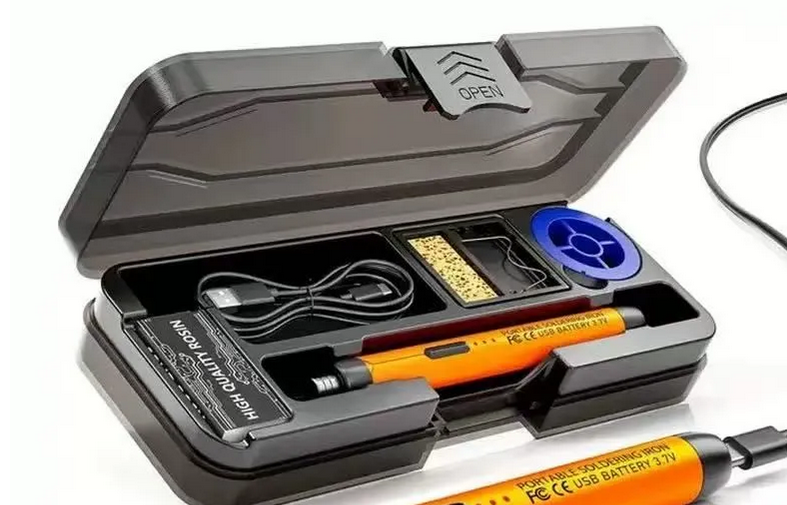 Кейс и зарядка для аккумуляторного паяльника.