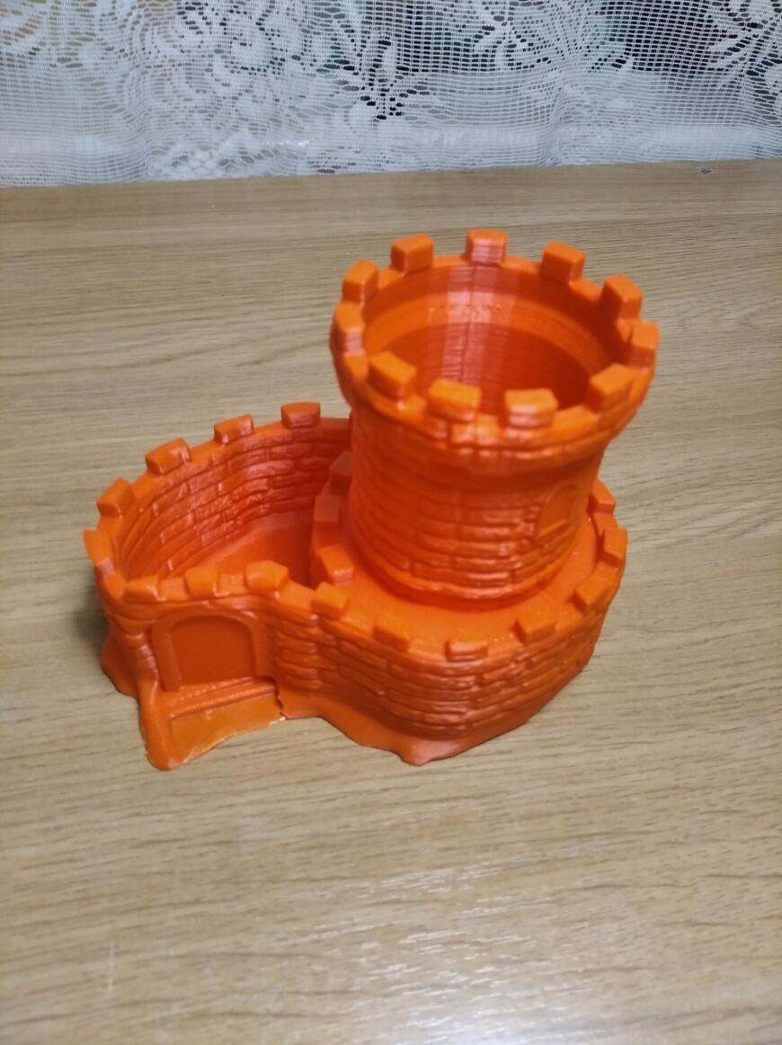 Башня под цветочки или под канцелярку.