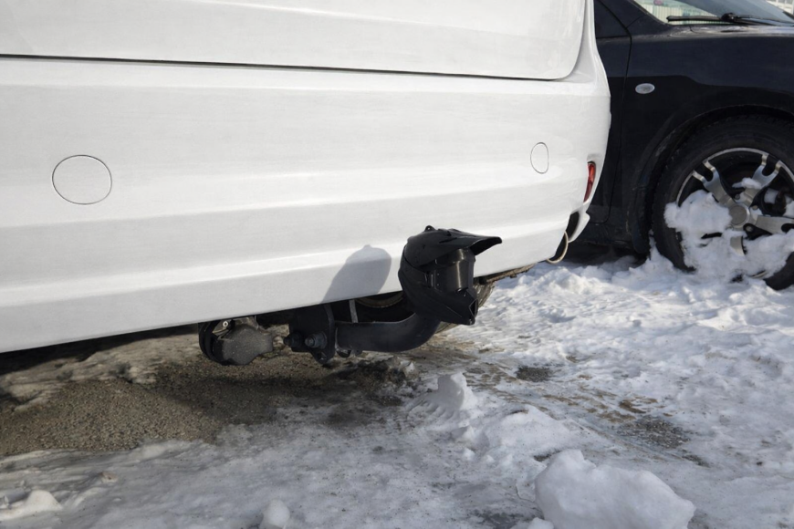 Насадка на фаркоп в виде эндуро-шлема с антивандальной фиксацией