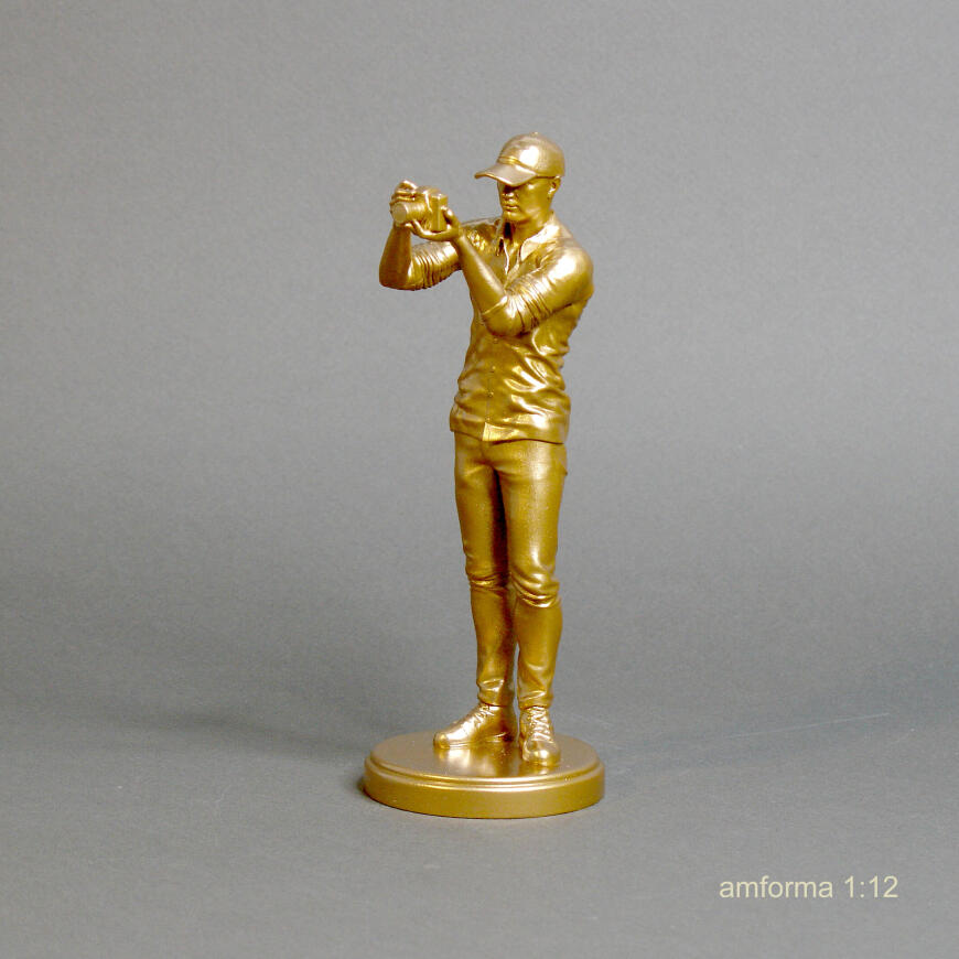 Статуэтка фотограф.