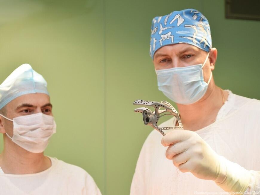Самарские онкологи провели операцию по эндопротезированию лопатки