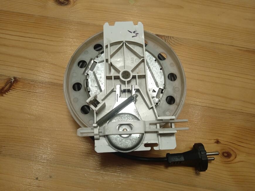 Стильный удлинитель из остатков мёртвого пылесоса