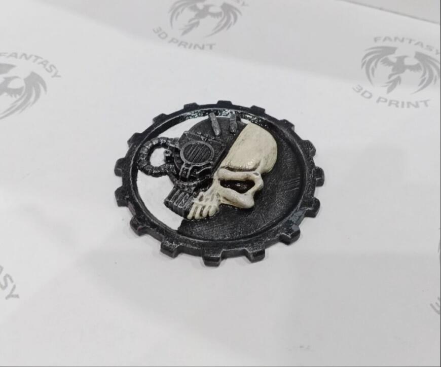 Значок Адептус Механикус из Warhammer 40000