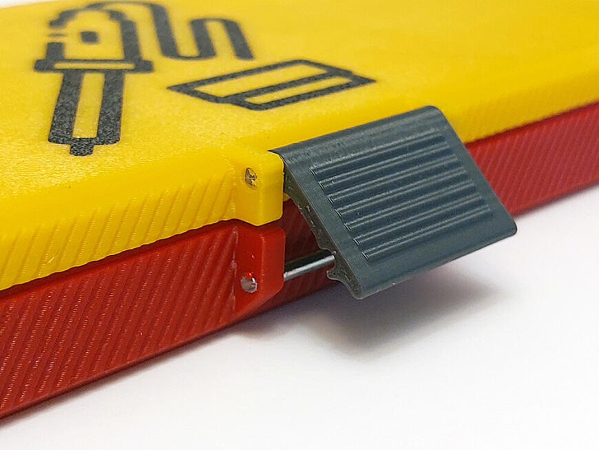 Кейс и зарядка для аккумуляторного паяльника.