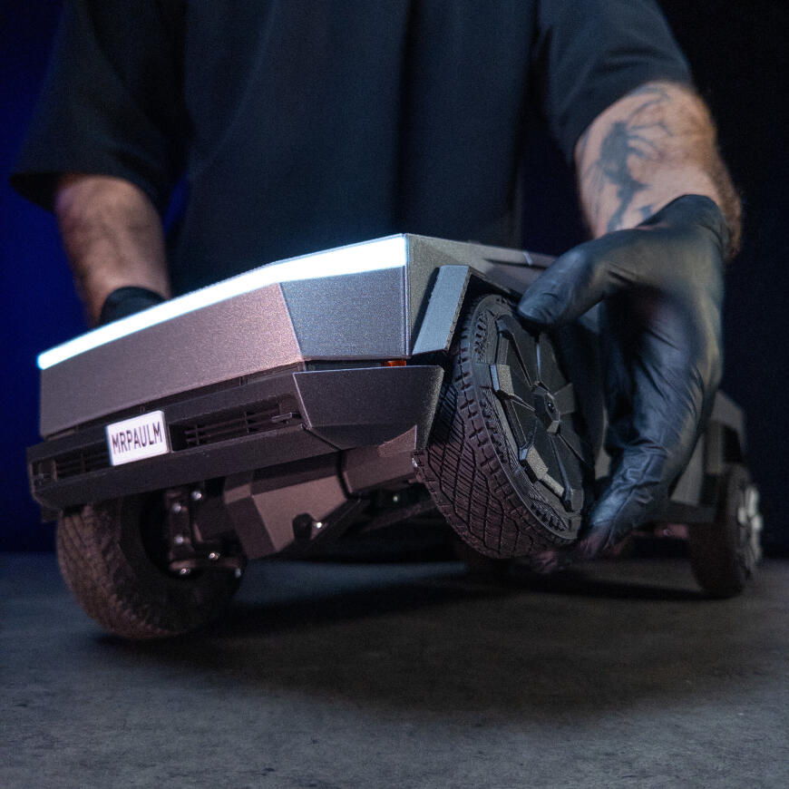 Напечатал Cybertruck на полноприводном шасси Напечатал Cybertruck на полноприводном шасси