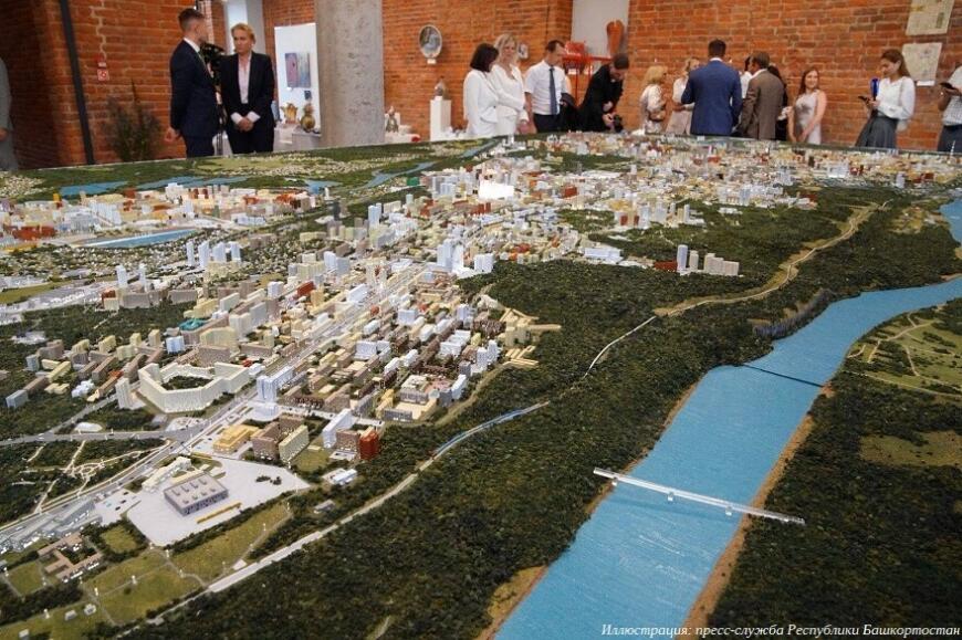 Глава Башкортостана показал масштабный 3D-печатный макет Уфы