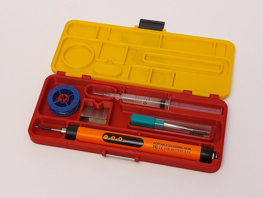 Кейс и зарядка для аккумуляторного паяльника.