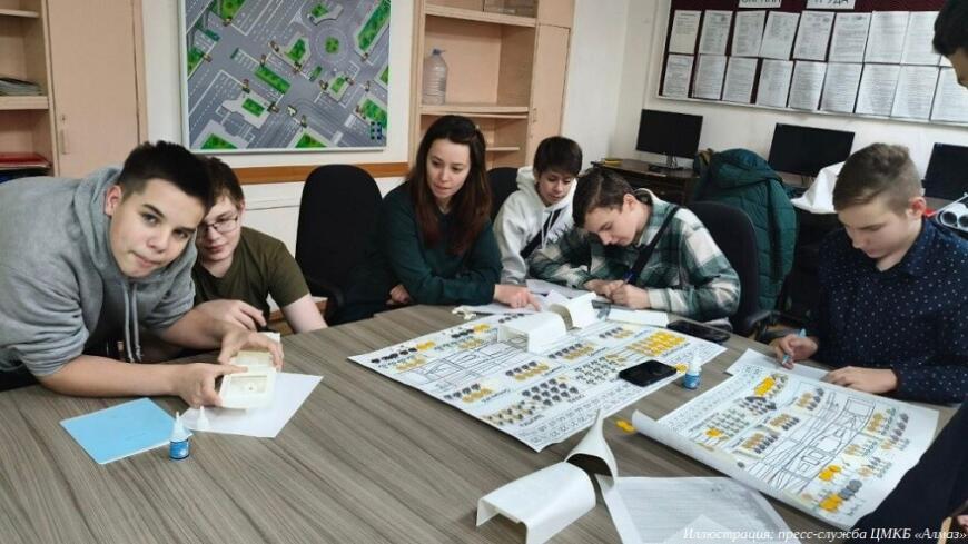 Конструкторское бюро ОСК «Алмаз» организовало обучение петербургских школьников основам судостроения Конструкторское бюро ОСК «Алмаз» организовало обучение петербургских школьников основам судостроения