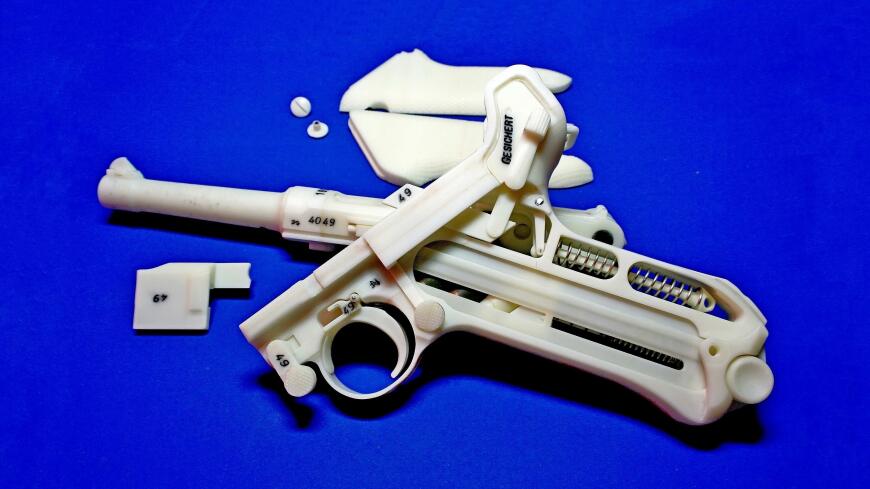 Borchardt-Luger pistol. «Настоящий» из пластика.