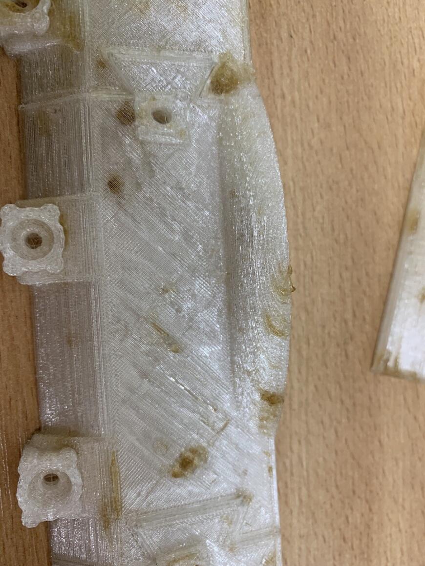 Принтер оставляет капли пластика на модели Принтер оставляет капли пластика на модели