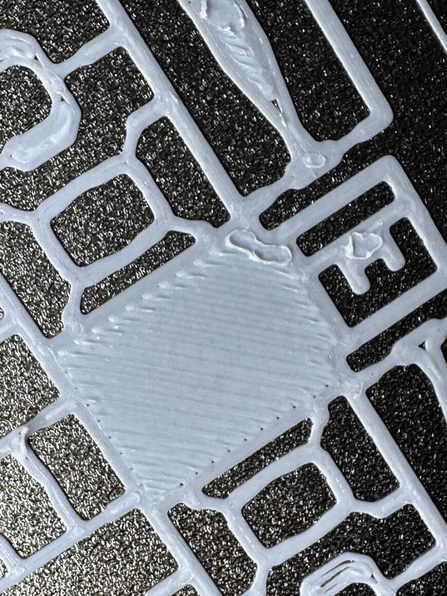 Печать первого слоя с косяками