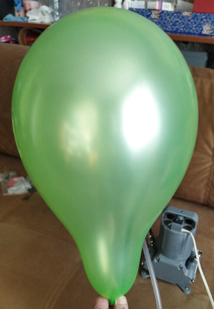 Универсальный компрессор-вакууматор.